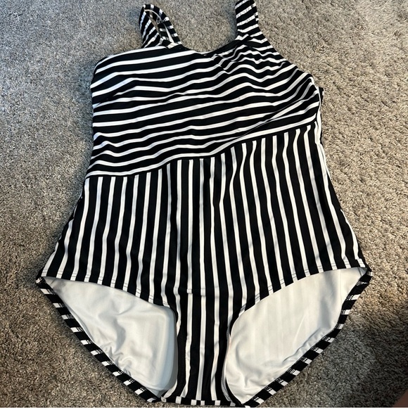 Lands' End Women's UPF 50 Full Coverage High Neck One Piece Swimsuit Large black - Picture 5 of 9